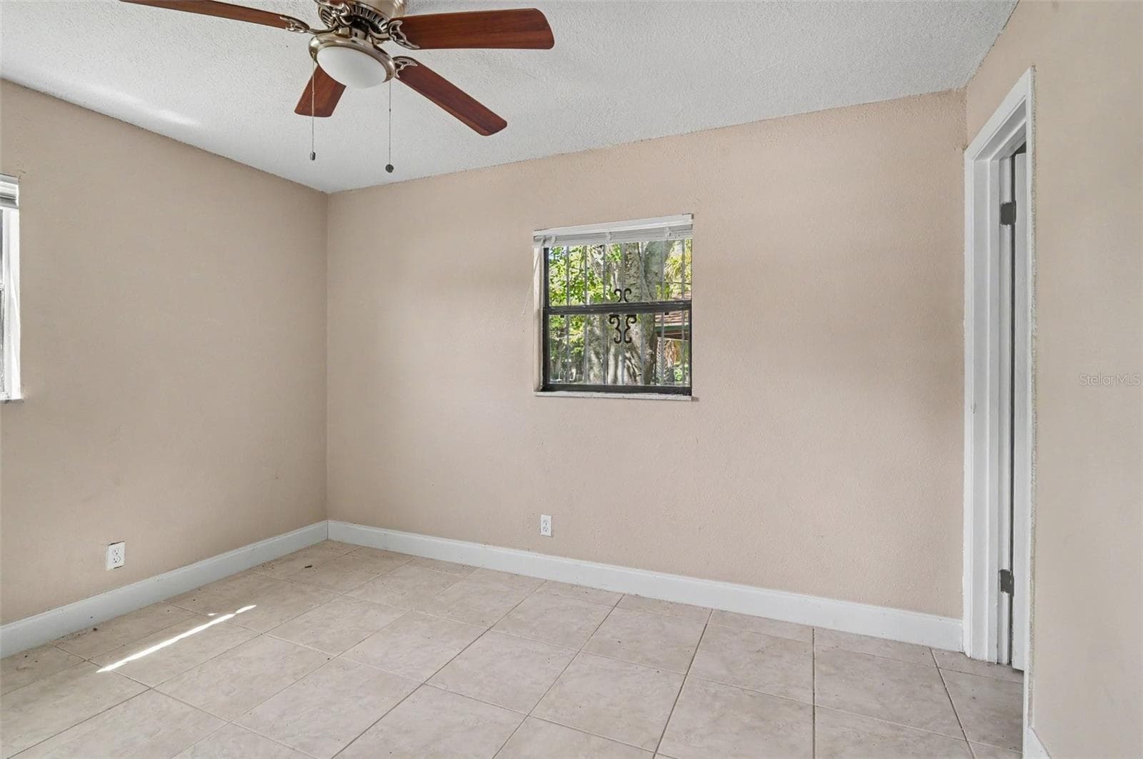 Single Family Residence at 425 WALNUT ST, DAYTONA BEACH, photo 11 of 22