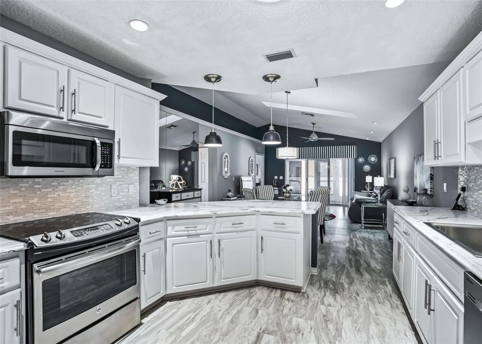 Single Family Residence at 17864 SE 115TH CT, SUMMERFIELD, photo 12 of 28