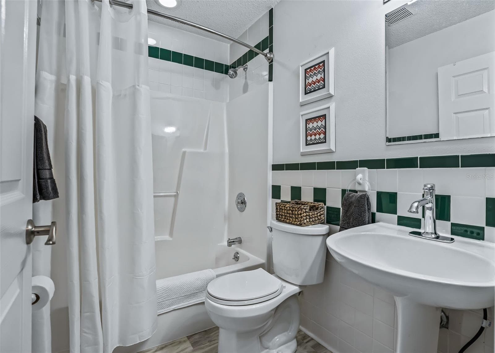 2nd bathroom - 17864 SE 115TH CT, SUMMERFIELD