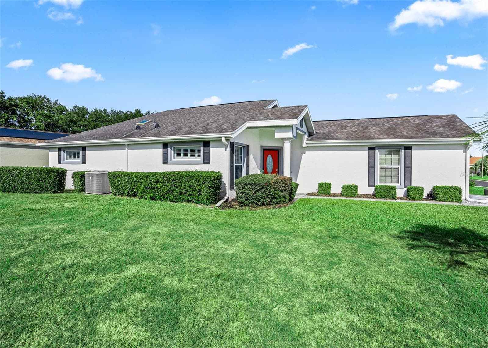 Lots of side yard space on this corner lot. - 17864 SE 115TH CT, SUMMERFIELD