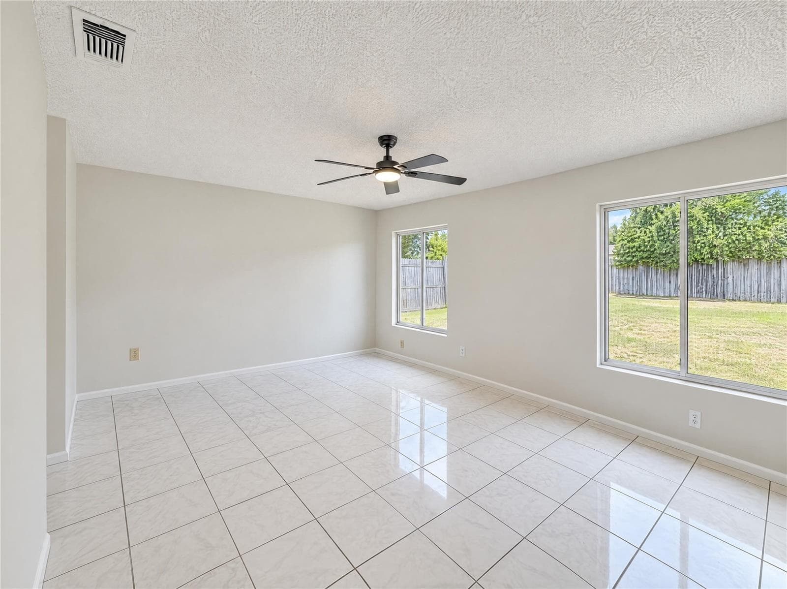 Single Family Residence at 1572 DEERFIELD AVE, DELTONA, photo 4 of 21