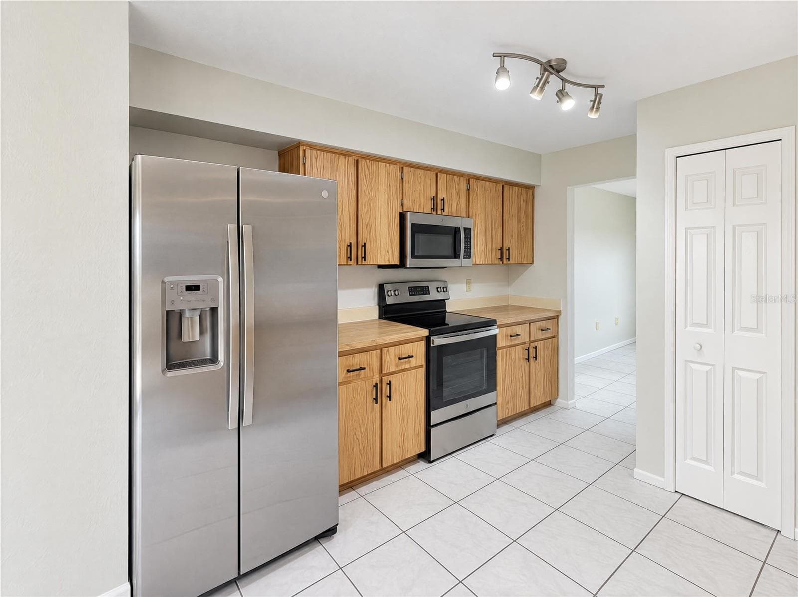 Single Family Residence at 1572 DEERFIELD AVE, DELTONA, photo 7 of 21