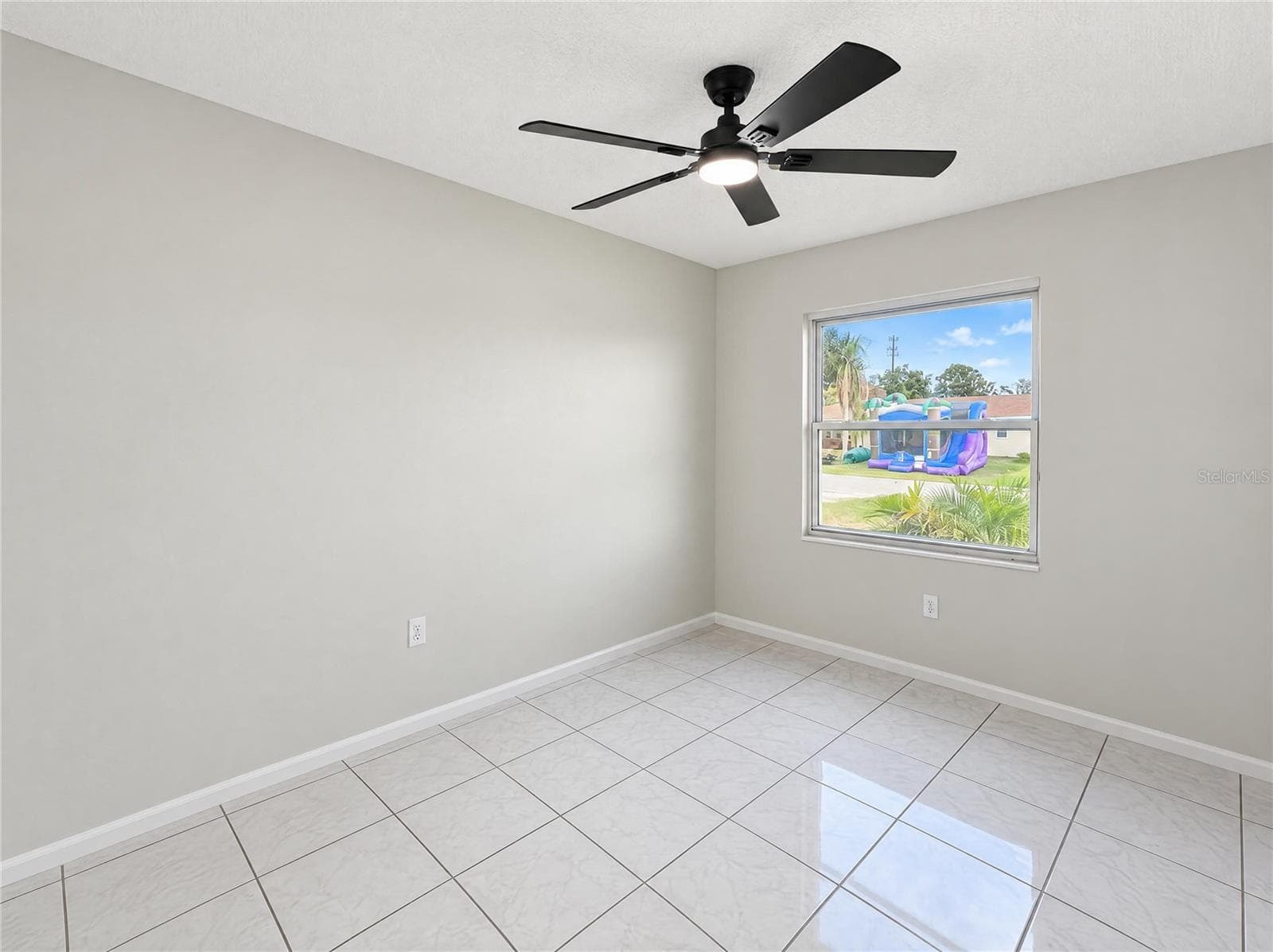 Single Family Residence at 1572 DEERFIELD AVE, DELTONA, photo 11 of 21