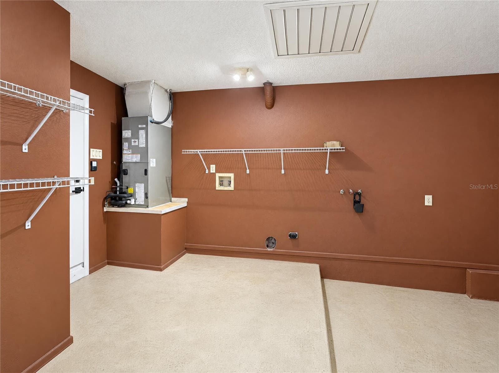 Single Family Residence at 1572 DEERFIELD AVE, DELTONA, photo 17 of 21