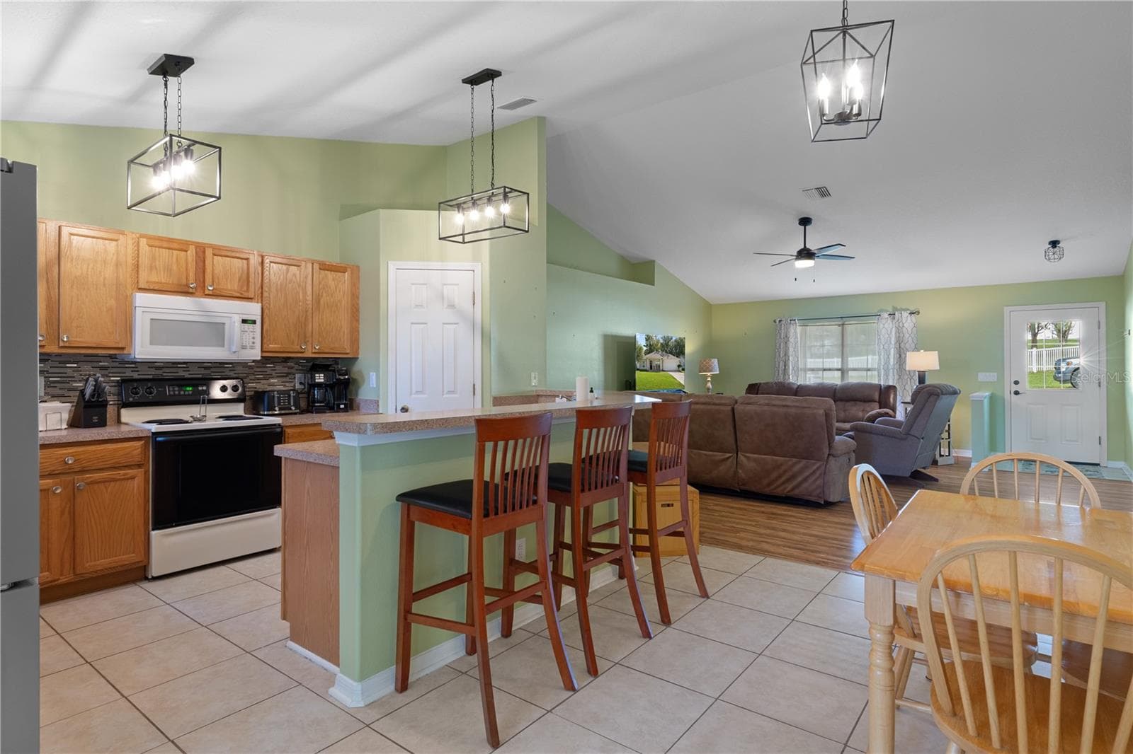 Single Family Residence at 513 OAKHILL CT, BROOKSVILLE, photo 5 of 32