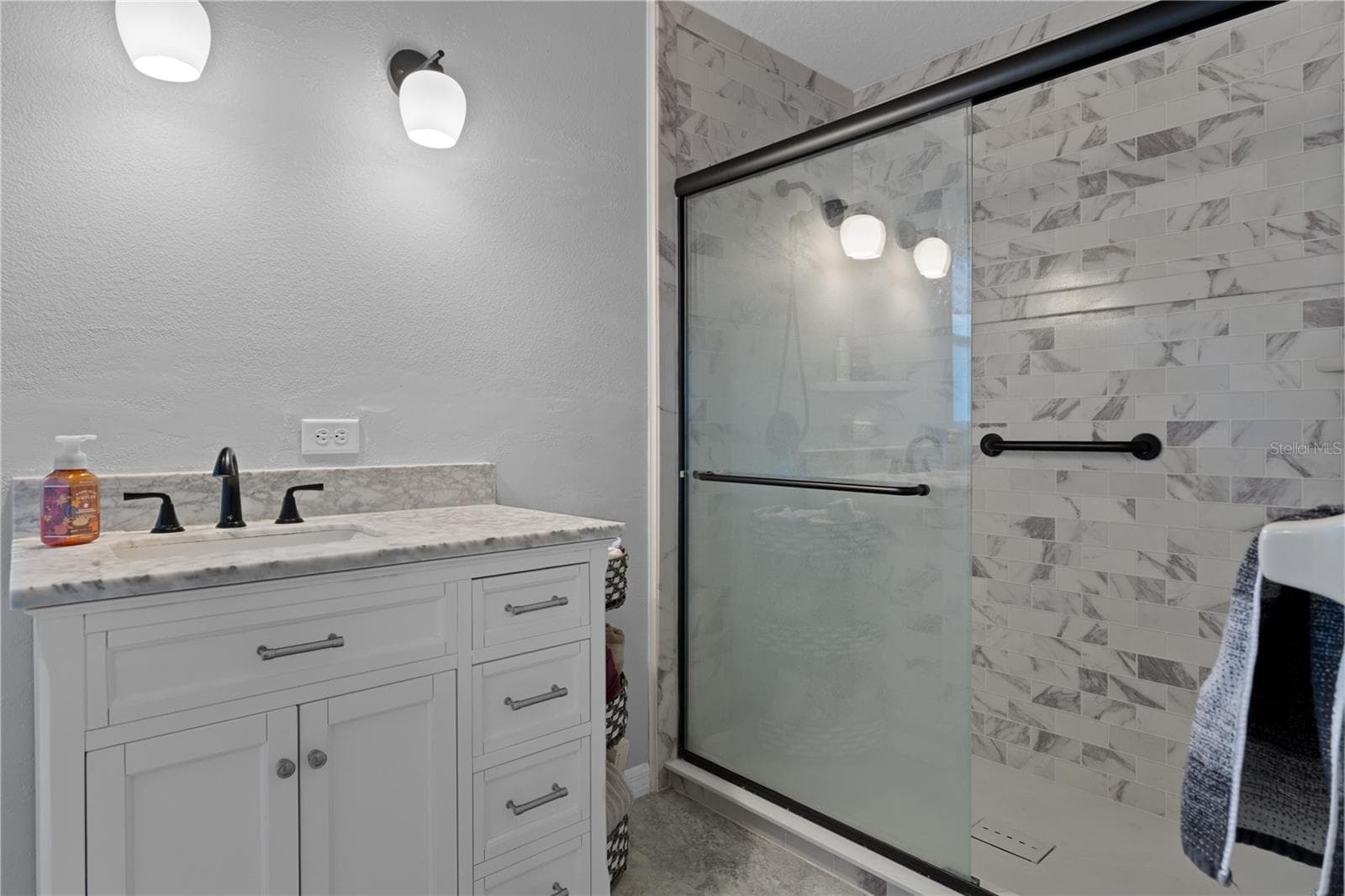 primary bath - 513 OAKHILL CT, BROOKSVILLE