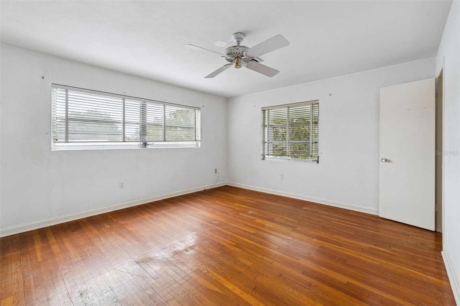 2nd Floor Primary Bedroom features hardwood flooring - 803 HILLSIDE AVE, LAKE WALES