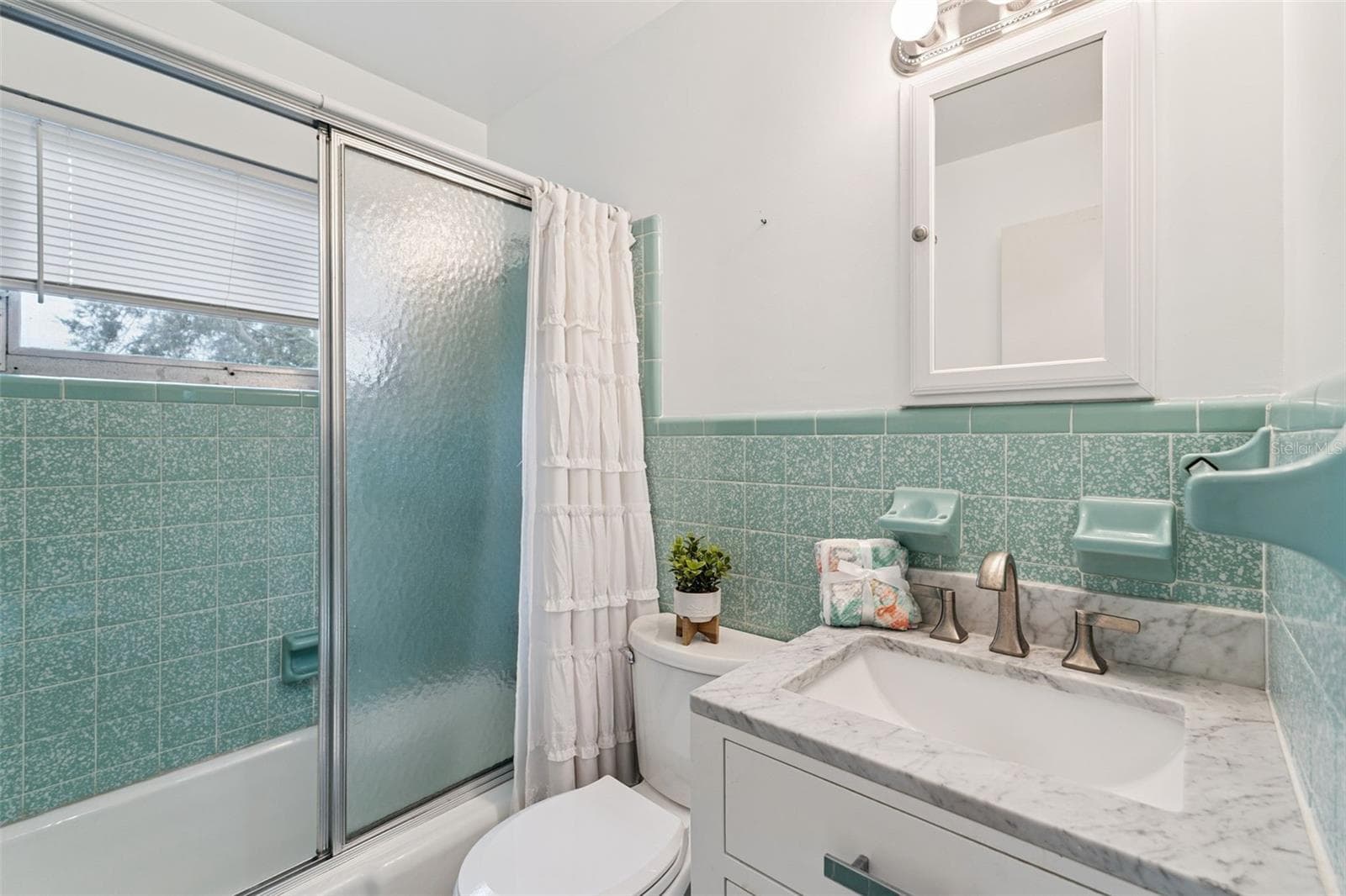 Guest Bathroom features an updated vanity with granite countertop, brush nickel gooseneck faucet and tub/shower unit - 803 HILLSIDE AVE, LAKE WALES