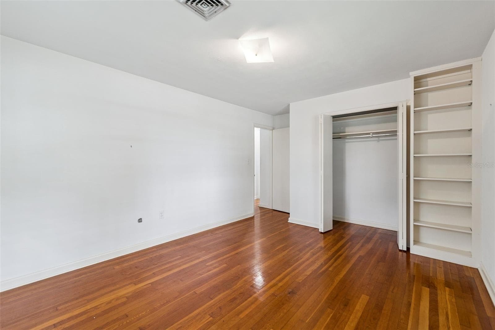 Bedroom#4 features built-in book shelves - 803 HILLSIDE AVE, LAKE WALES