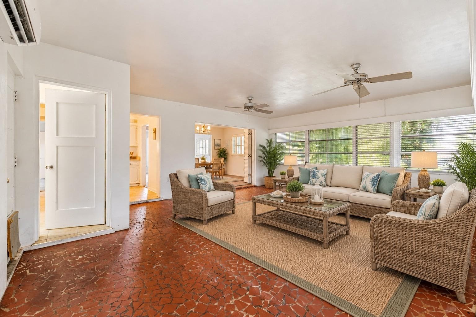 Virtual Staged, fours season room offers access into the fenced in backyard - 803 HILLSIDE AVE, LAKE WALES