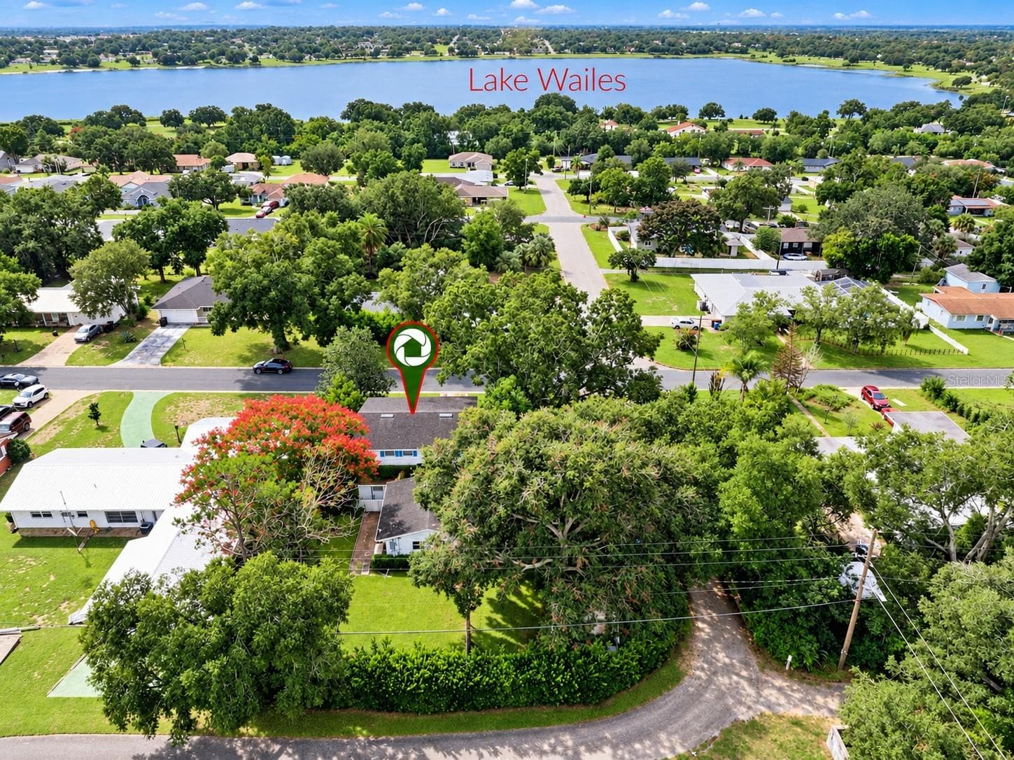 All of this is just moments from scenic Lake Wailes, walking and biking trails, parks, and the shopping and dining options of downtown Lake Wales - 803 HILLSIDE AVE, LAKE WALES