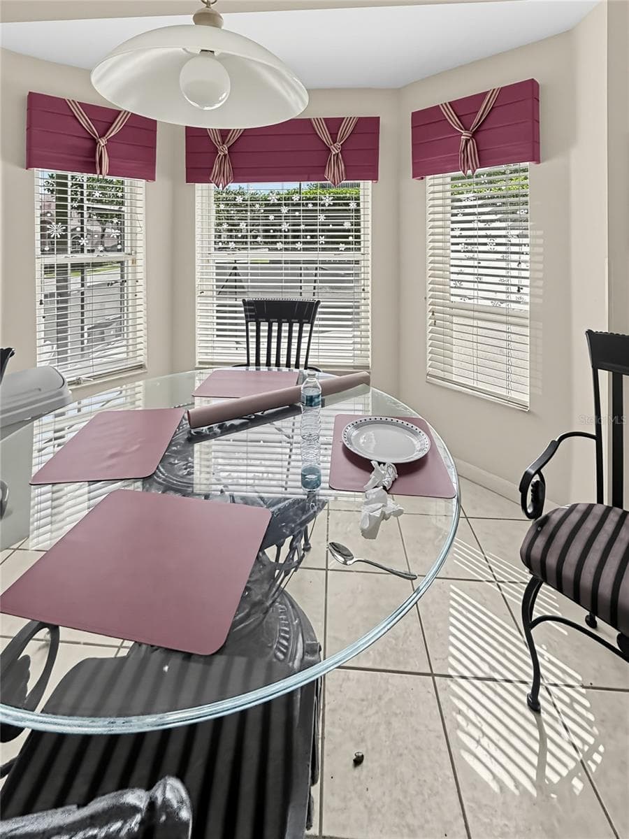Single Family Residence at 913 HENLEY CIR, DAVENPORT, photo 9 of 27