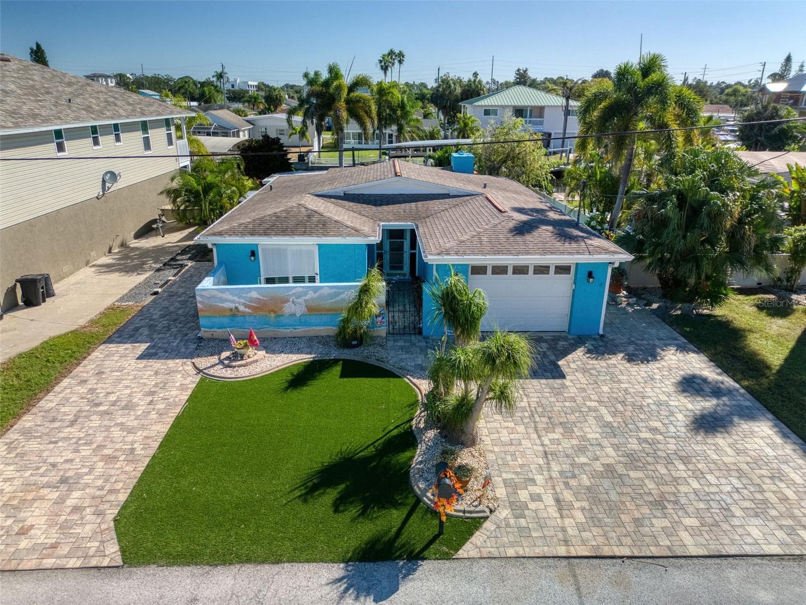 Double driveway - 13734 SAN JUAN AVE, HUDSON