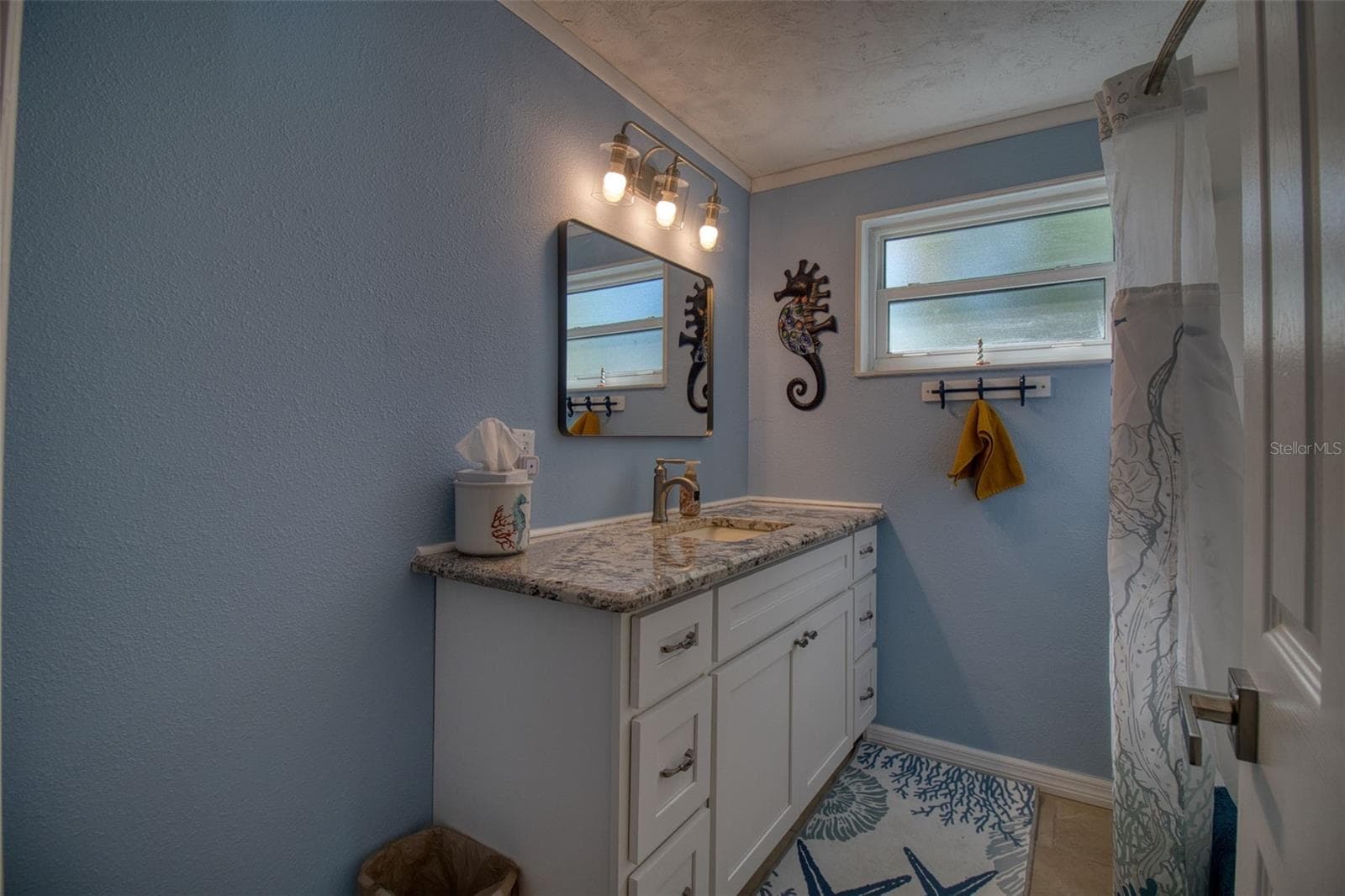 Hall bathroom - 13734 SAN JUAN AVE, HUDSON