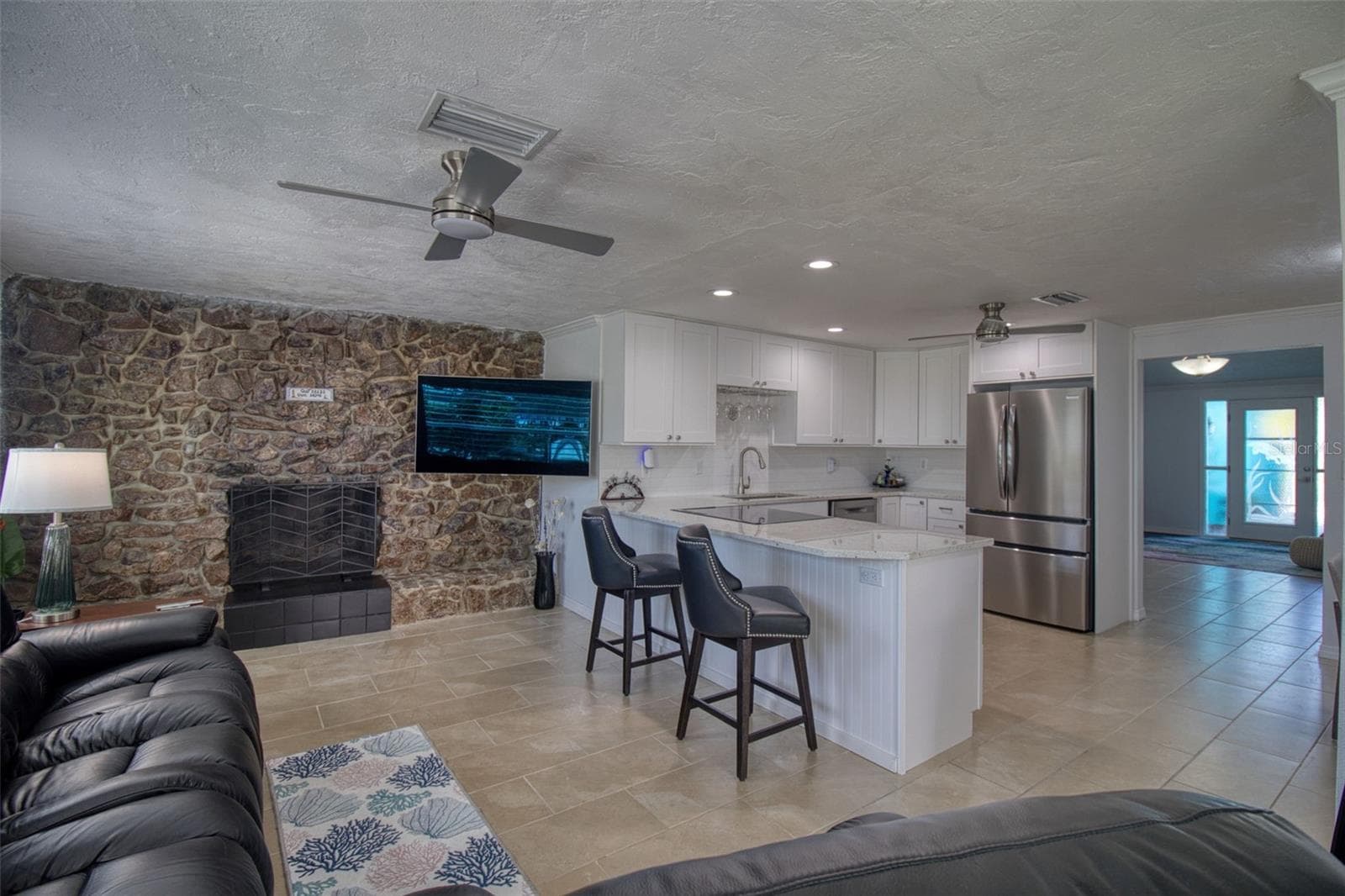 Family room/kitchen - 13734 SAN JUAN AVE, HUDSON