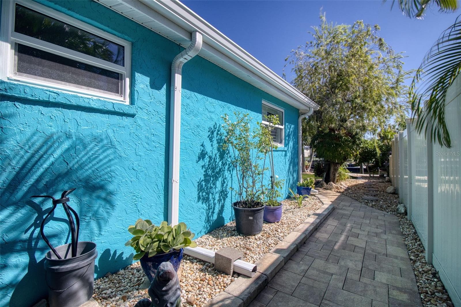 Side yard - 13734 SAN JUAN AVE, HUDSON