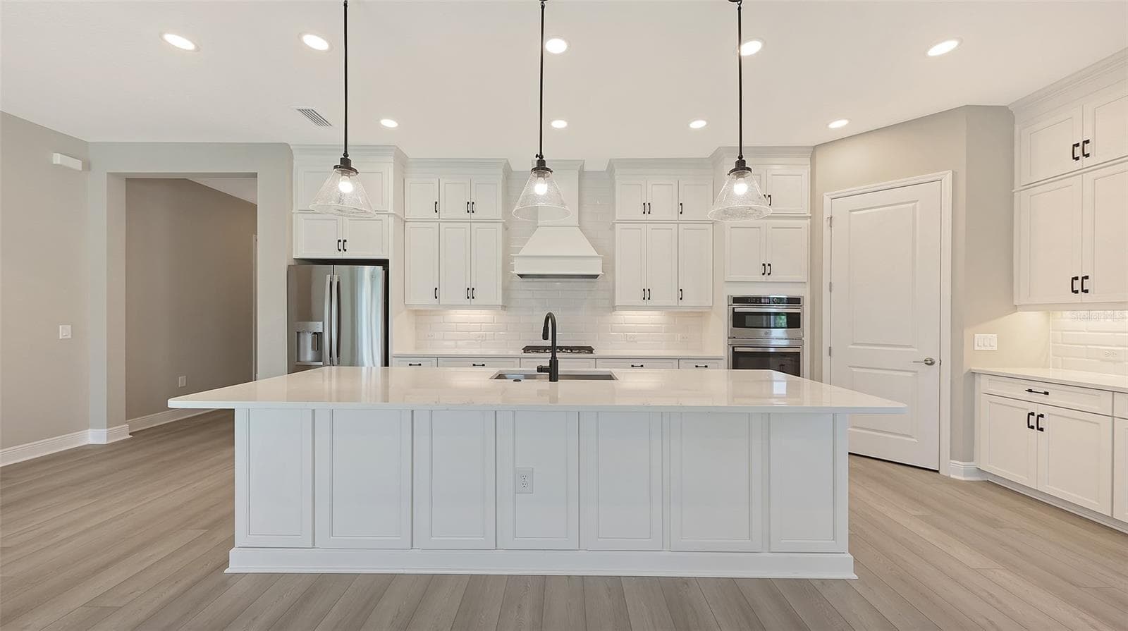 Single Family Residence at 10130 CRYSTAL ISLES CIR, SARASOTA, photo 6 of 48