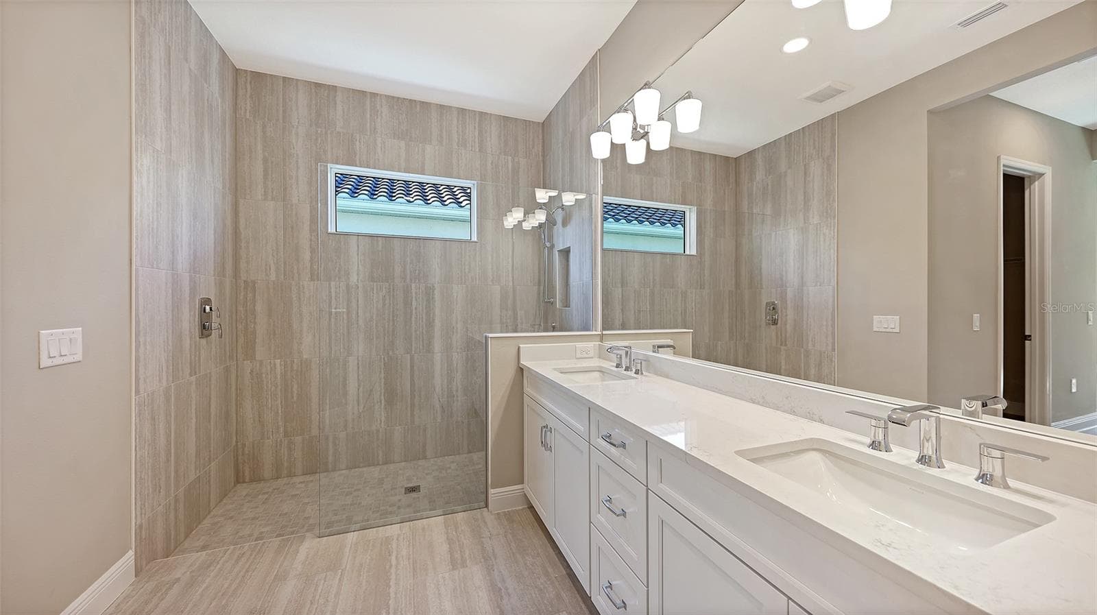Single Family Residence at 10130 CRYSTAL ISLES CIR, SARASOTA, photo 8 of 48