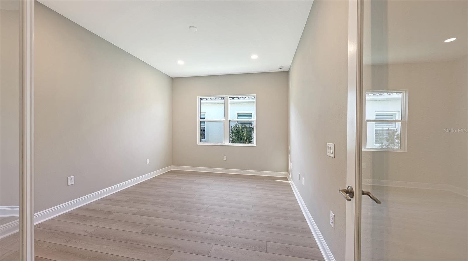 Single Family Residence at 10130 CRYSTAL ISLES CIR, SARASOTA, photo 16 of 48