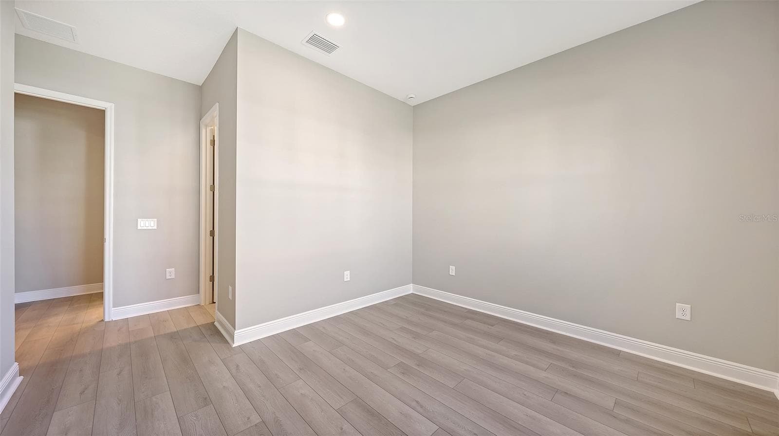 Single Family Residence at 10130 CRYSTAL ISLES CIR, SARASOTA, photo 35 of 48
