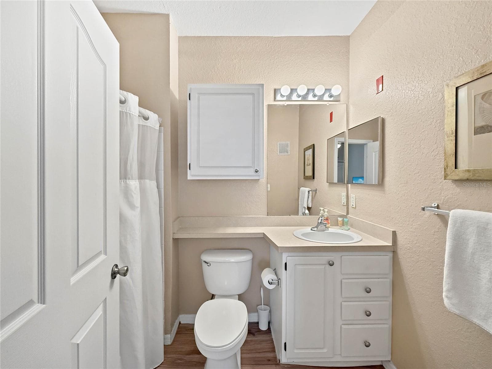 Primary bathroom - 8815 DUNES CT #105, KISSIMMEE