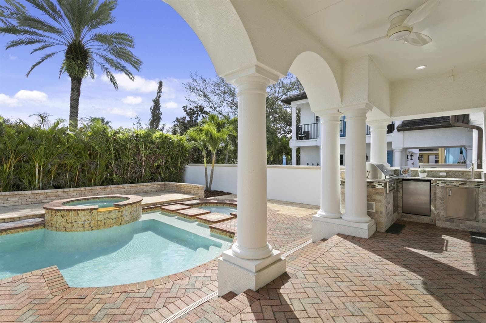 Single Family Residence at 6123 YEATS MANOR DR, TAMPA, photo 4 of 52