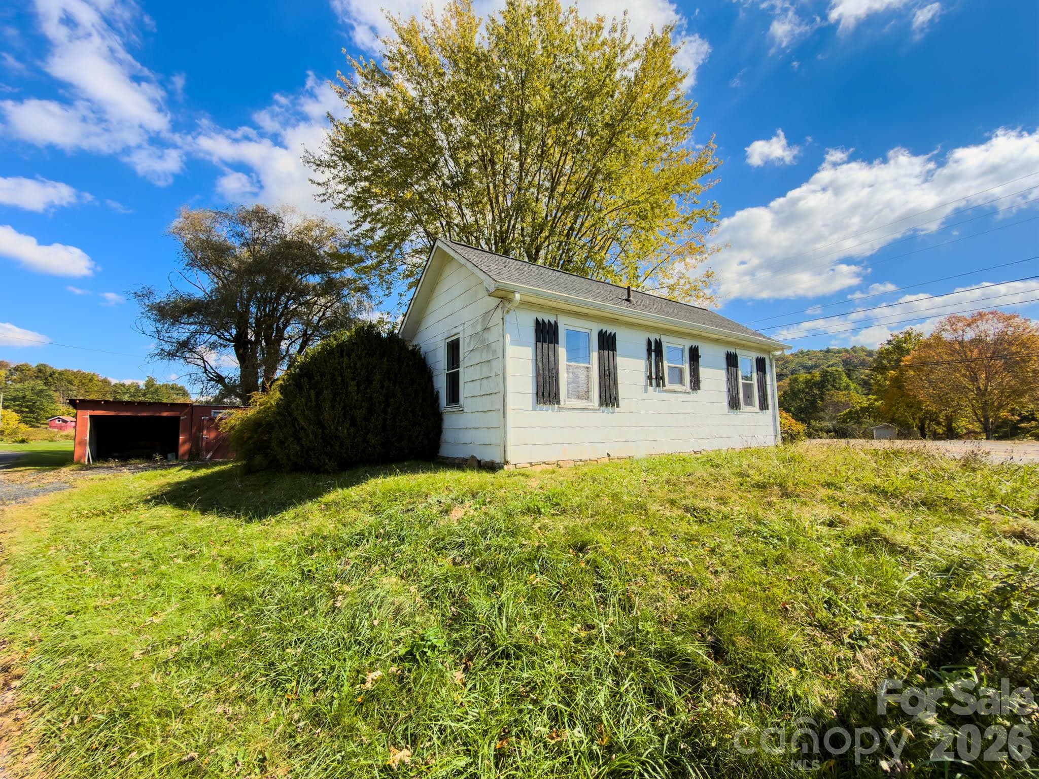 Single Family Residence at 40 Duncan Lane, Newland, photo 2 of 16