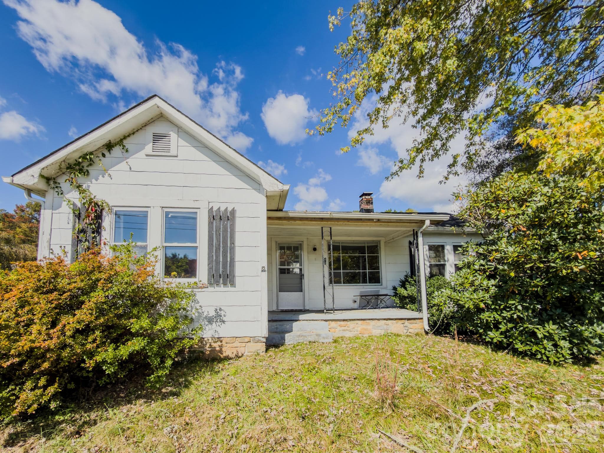 Single Family Residence at 40 Duncan Lane, Newland, photo 3 of 16