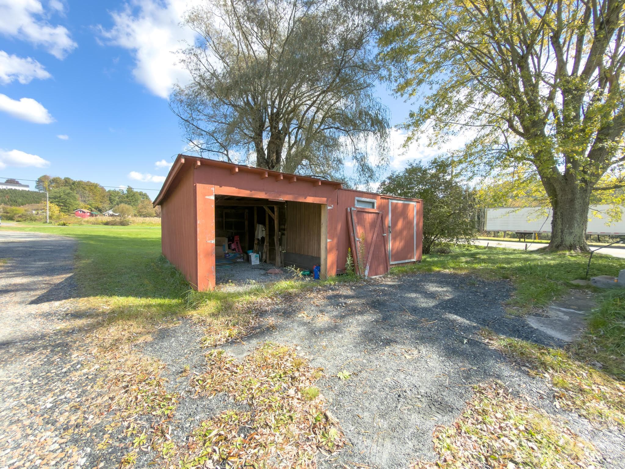 Single Family Residence at 40 Duncan Lane, Newland, photo 6 of 16