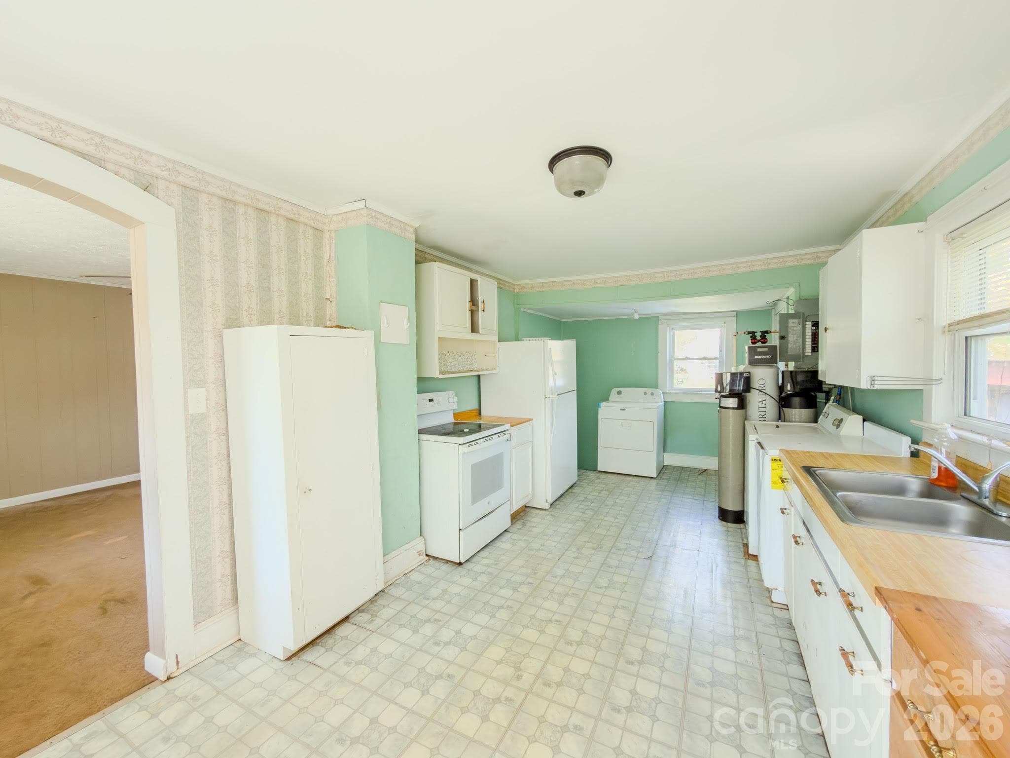 Single Family Residence at 40 Duncan Lane, Newland, photo 10 of 16
