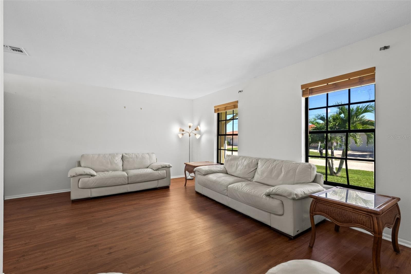 Single Family Residence at 145 BAYSHORE CT, PUNTA GORDA, photo 5 of 38