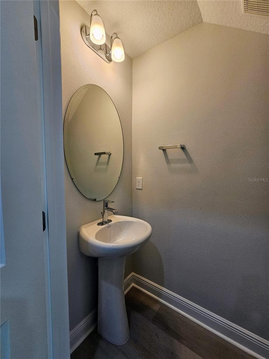 powder bath - 7725 93RD ST N, SEMINOLE