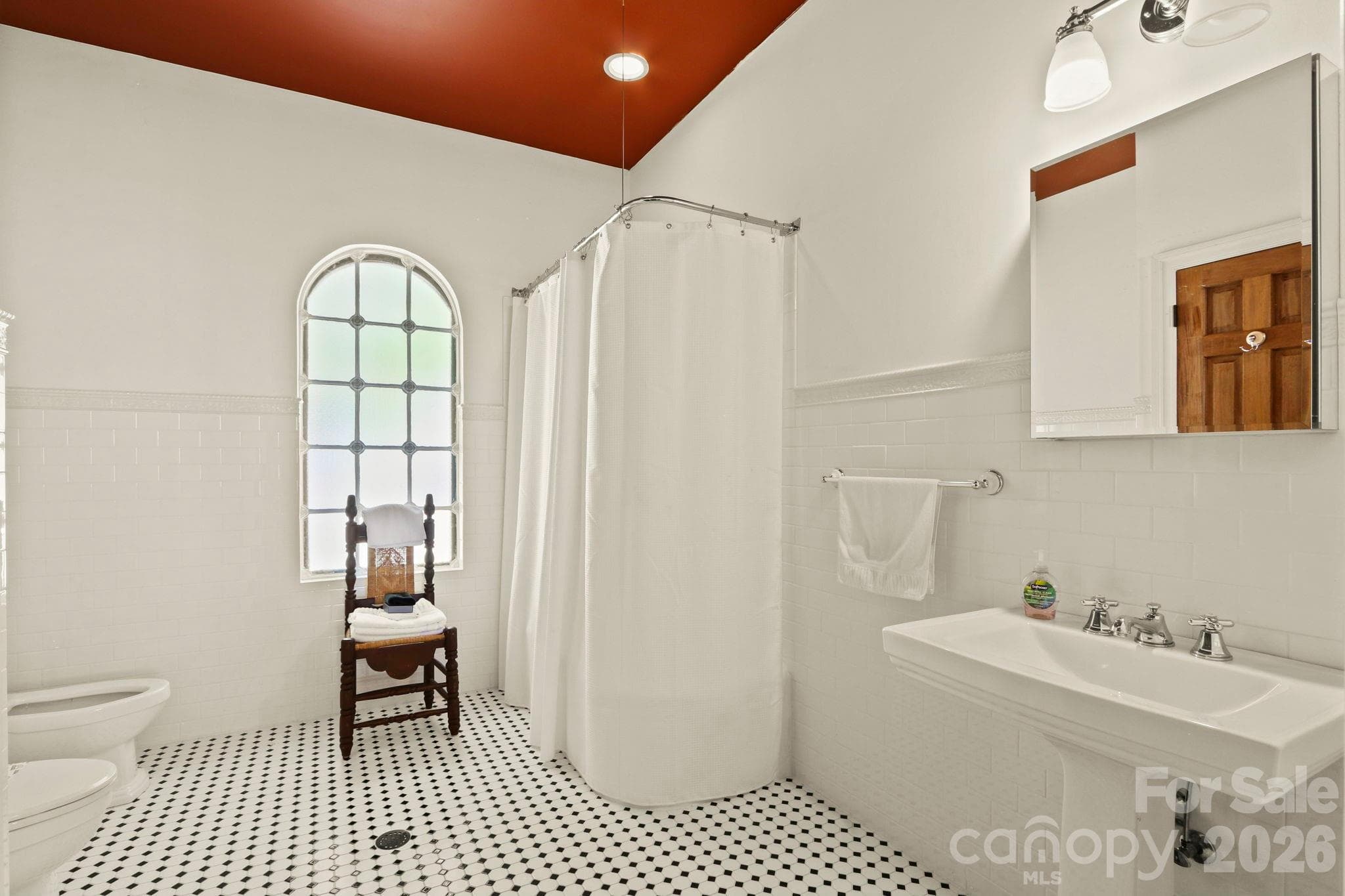 Second-level suite 3 bath - 5742 NC Highway 194 None S, Banner Elk