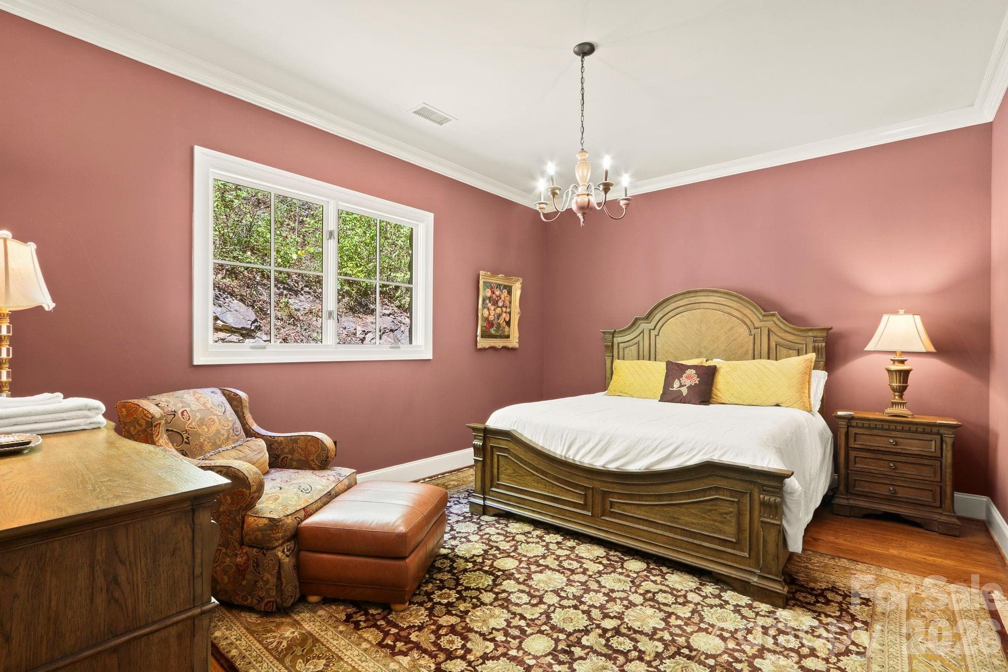 Second-level suite 4 (with Jack-and-Jill bath) - 5742 NC Highway 194 None S, Banner Elk