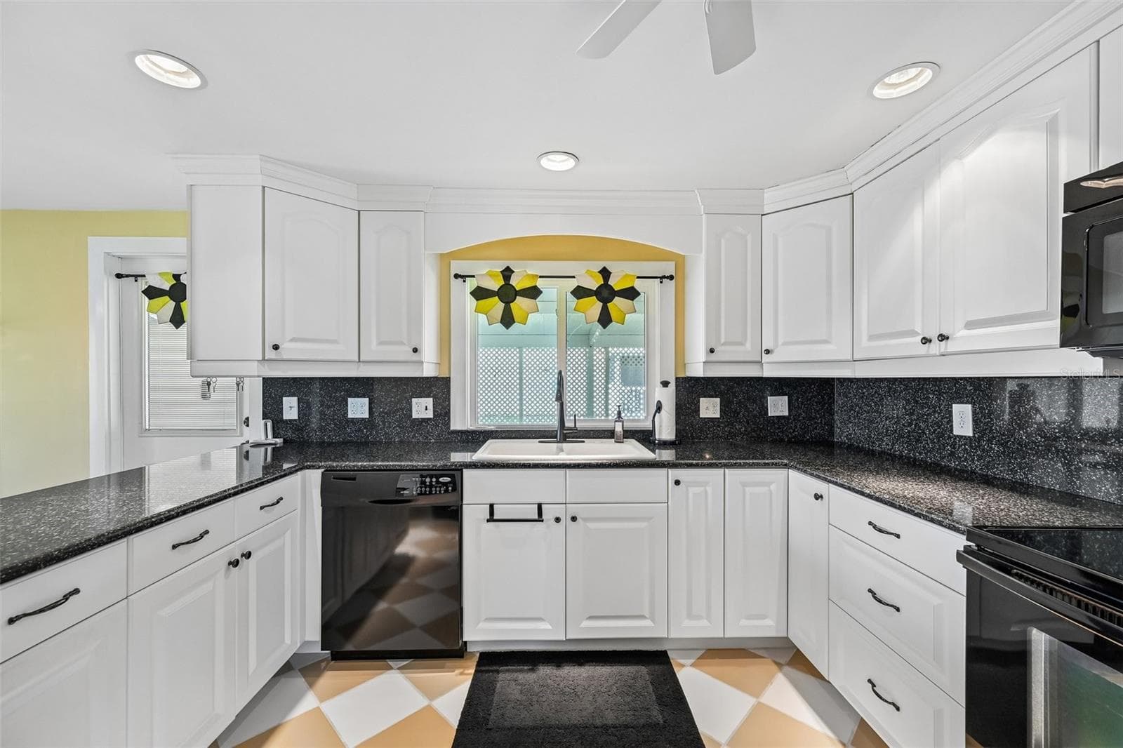 U-shaped stone counters with lots of workspace - 8455 ALBATROSS LN, ENGLEWOOD
