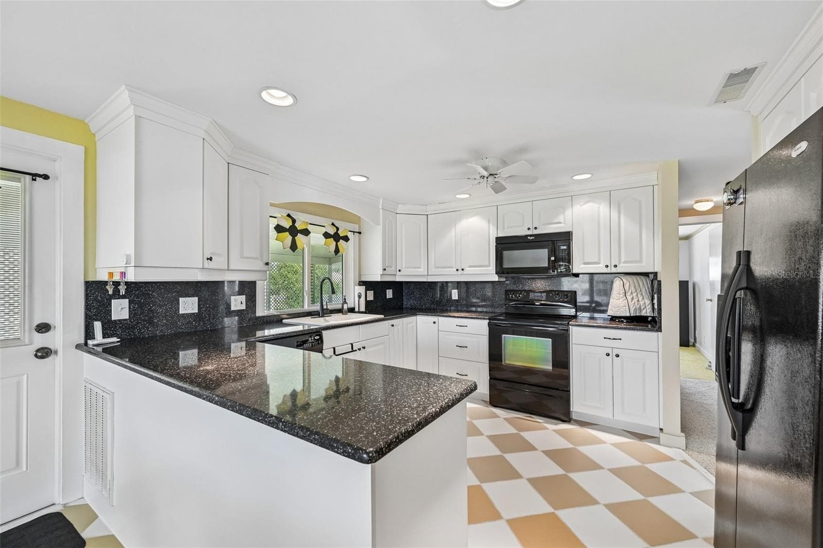 Plenty of room and storage in the kitchen - 8455 ALBATROSS LN, ENGLEWOOD