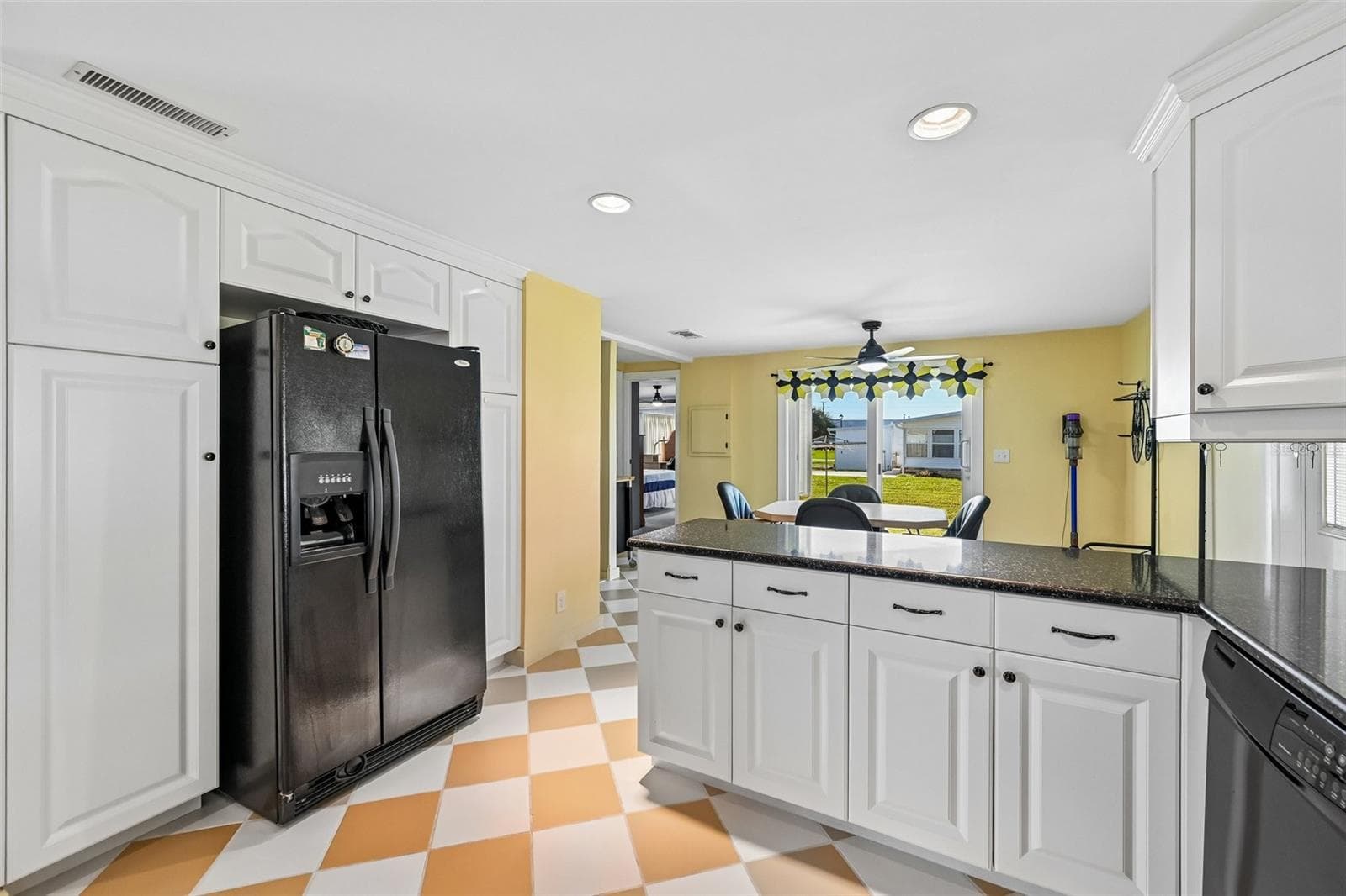Open eat-in kitchen - 8455 ALBATROSS LN, ENGLEWOOD