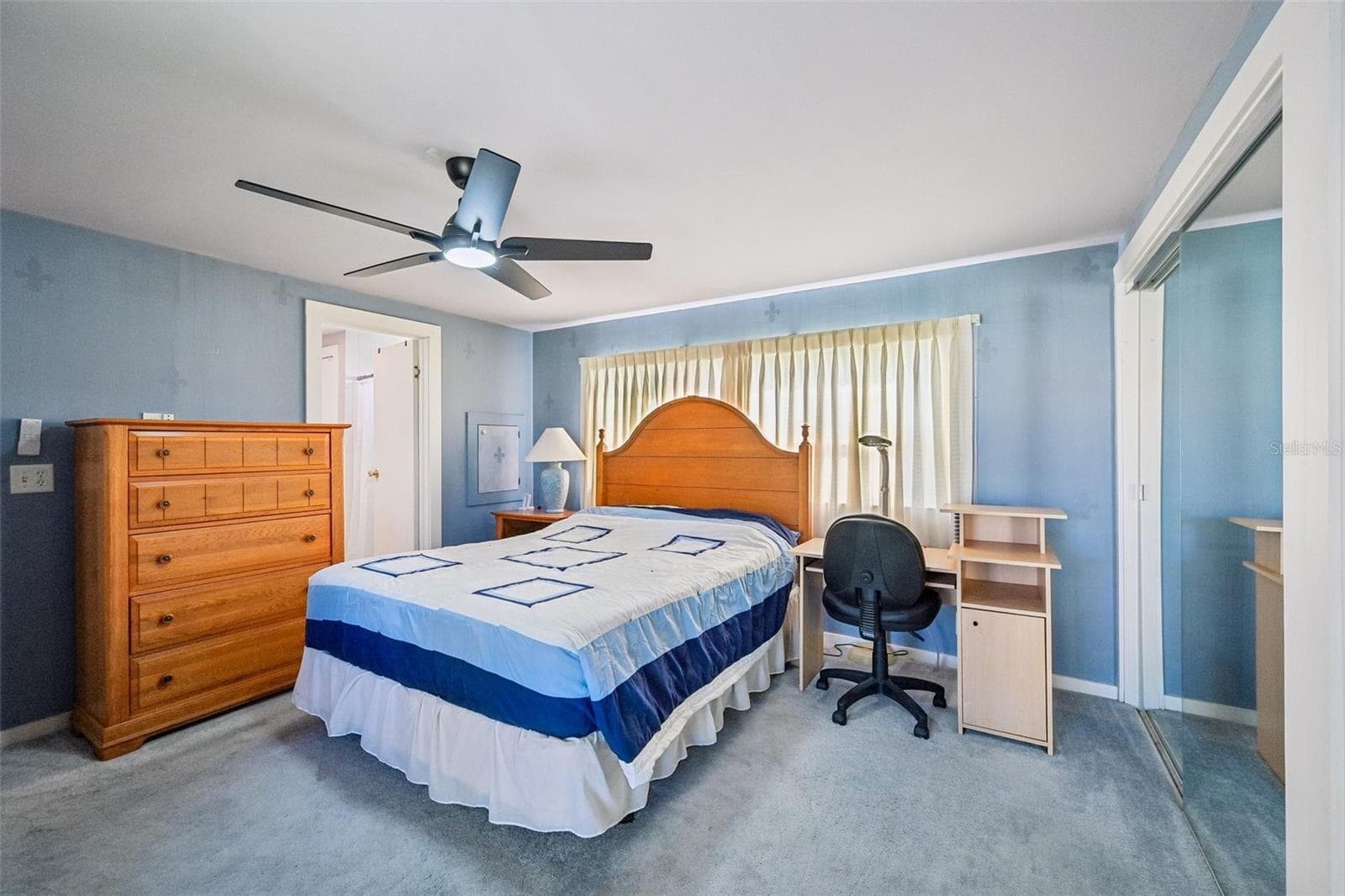 Large primary bedroom with it’s own en-suite - 8455 ALBATROSS LN, ENGLEWOOD