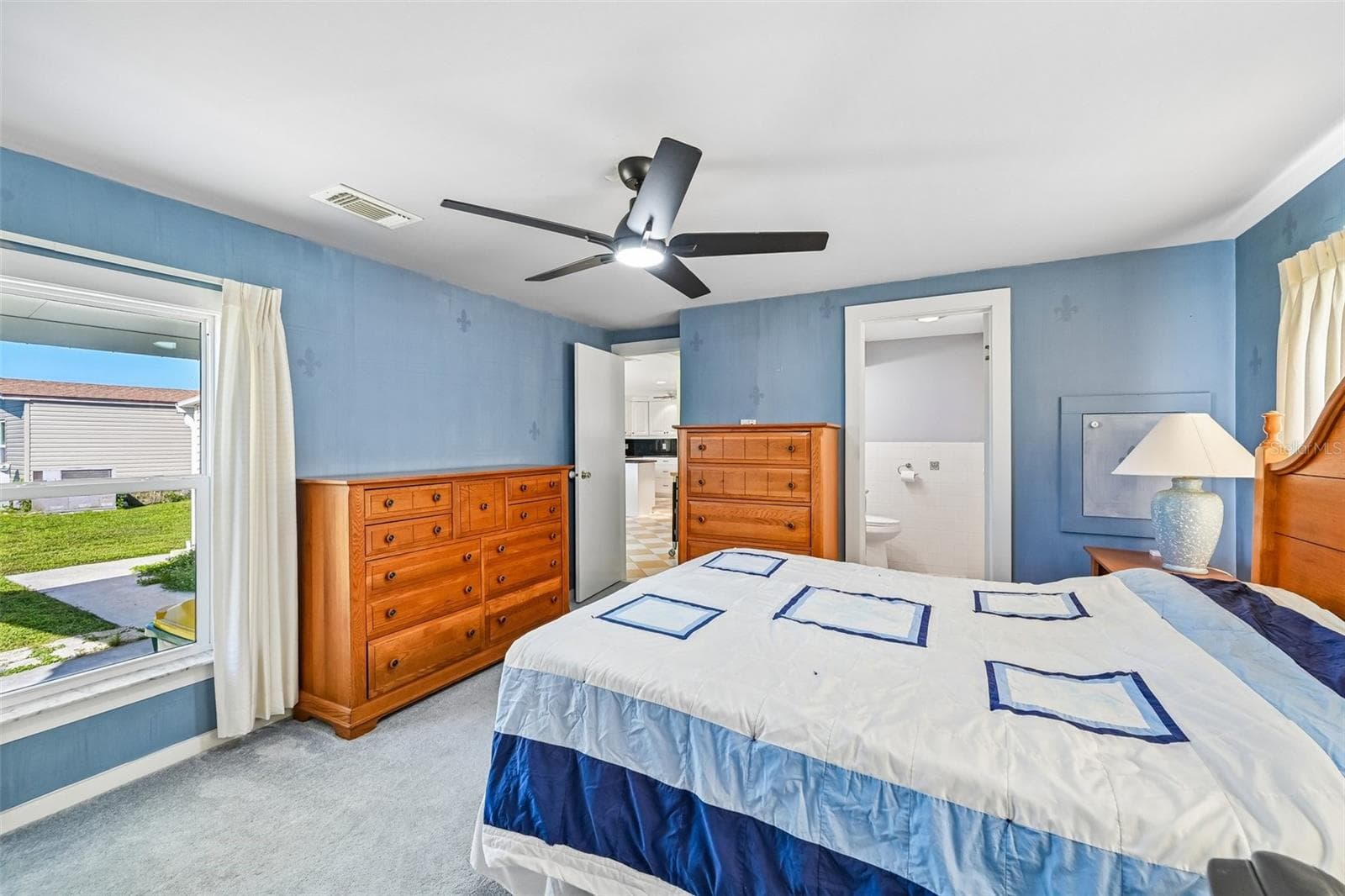 Large Primary bedroom with en-suite - 8455 ALBATROSS LN, ENGLEWOOD