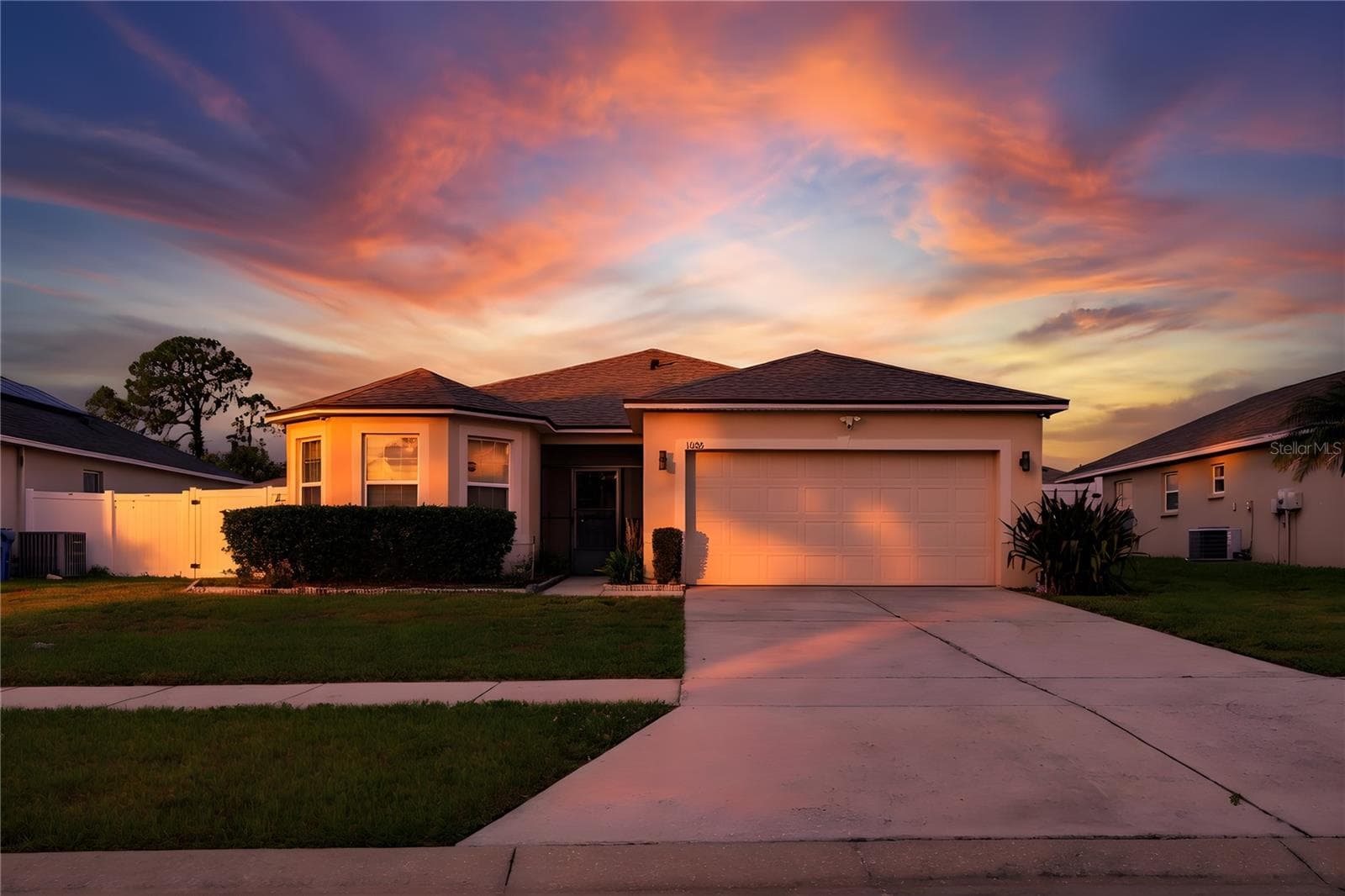 Single Family Residence at 1085 BRENTON MANOR DR, WINTER HAVEN, photo 2 of 40
