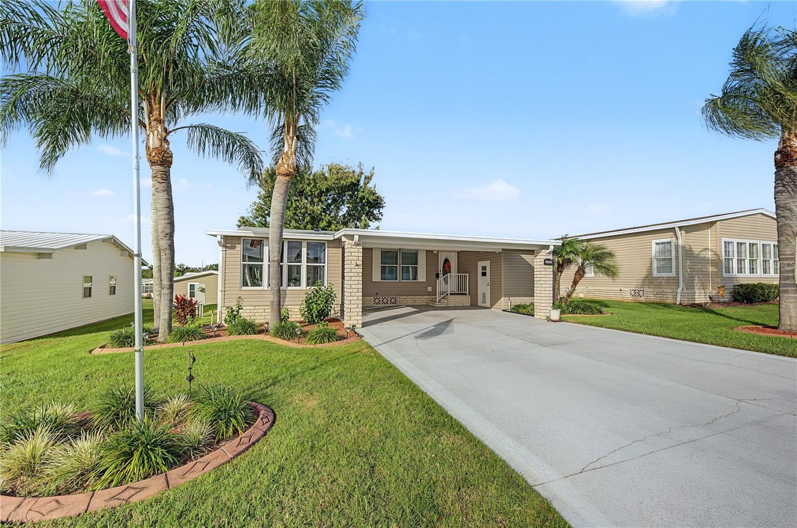 Manufactured Home at 37633 COREY LEWIS AVE, ZEPHYRHILLS, photo 6 of 55