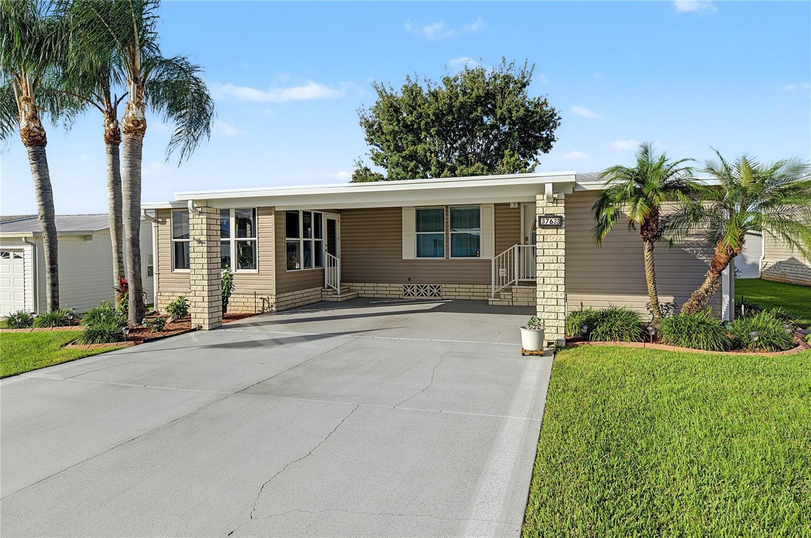 Manufactured Home at 37633 COREY LEWIS AVE, ZEPHYRHILLS, photo 11 of 55
