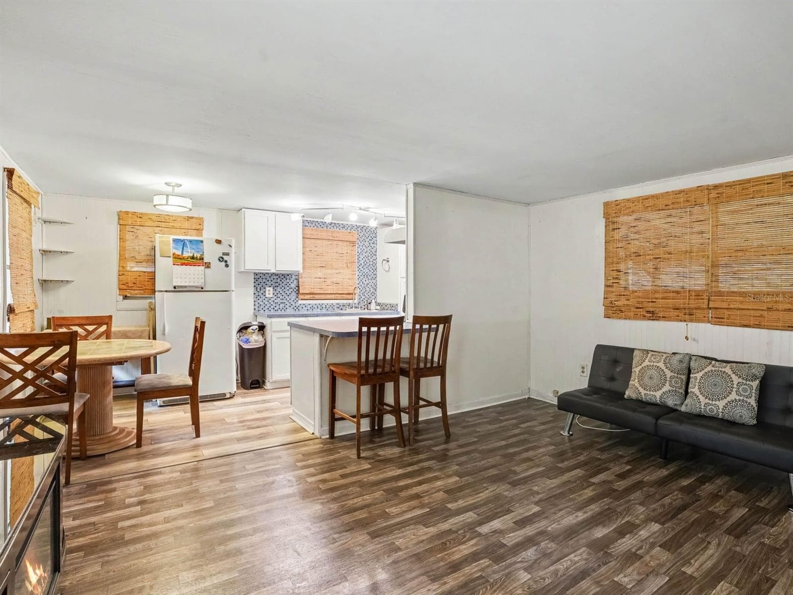 Open Concept Living & Dining with Linked Floor Plan - 3015 STRAWBERRY LN, LAKELAND