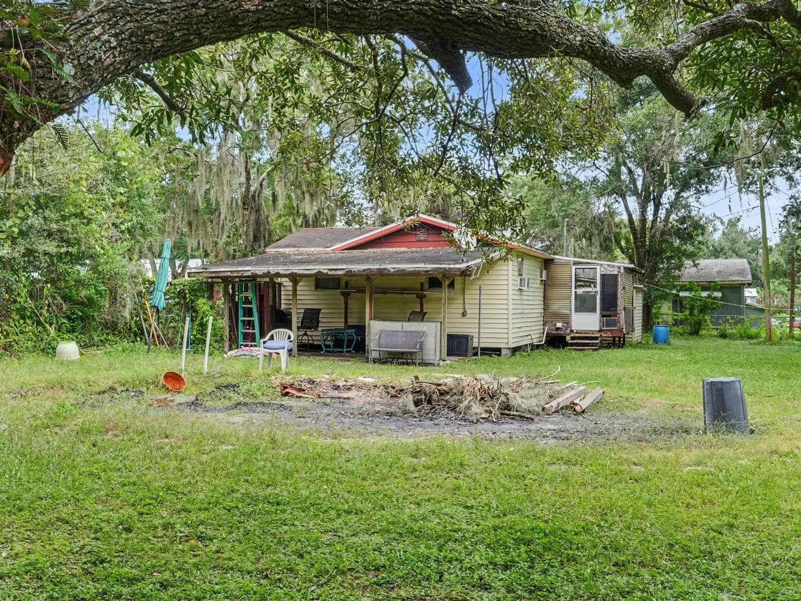 Tree-Shaded Property with Fire Pit & Covered Patio Entertaining Space - 3015 STRAWBERRY LN, LAKELAND