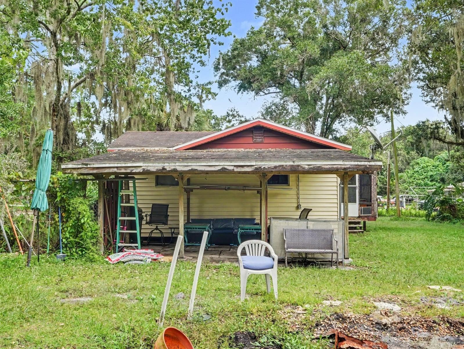 Home Set Among Mature Oak Trees with Front Covered Carport - 3015 STRAWBERRY LN, LAKELAND