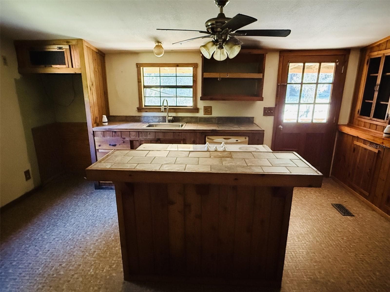 Manufactured Home at 9690 SE 38TH CT, BELLEVIEW, photo 12 of 20