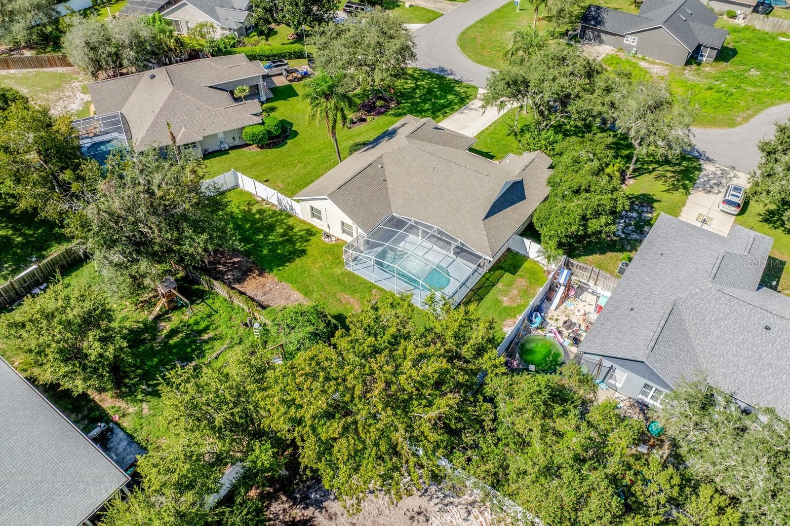 .29 acre lot, cul-de-sac street and beautiful matures trees welcome you home! - 32919 INDIAN WOODS DR, LEESBURG