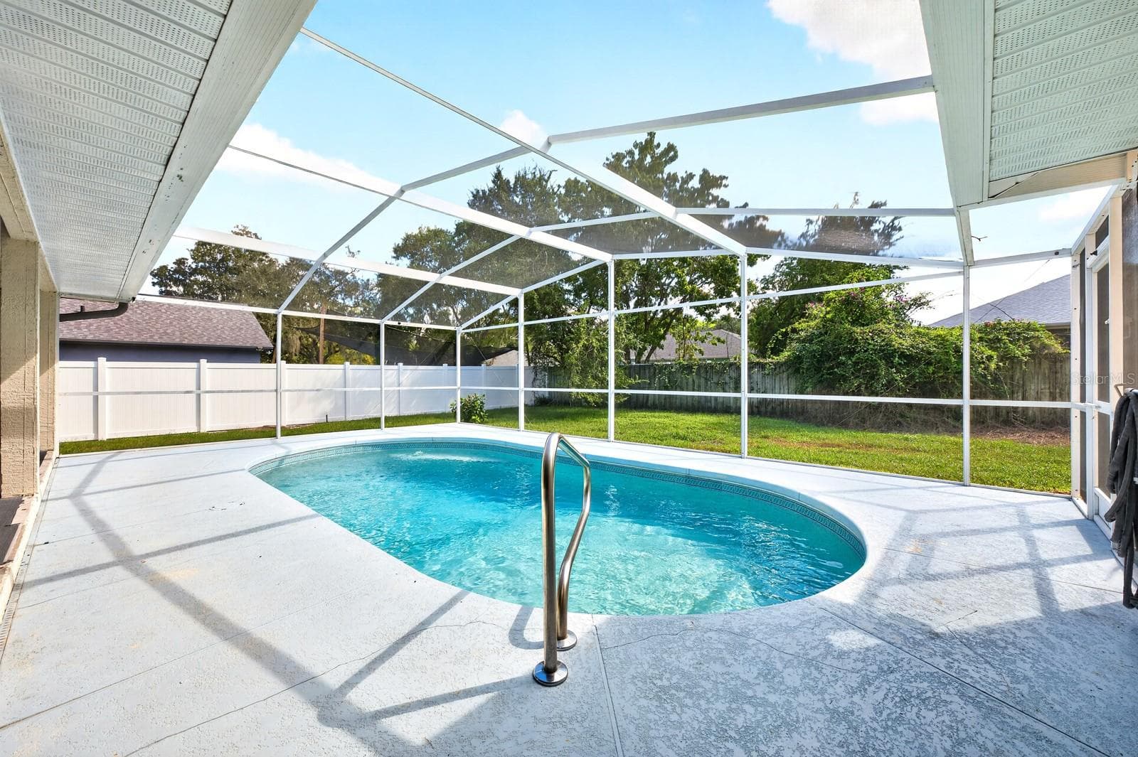 The ultimate backyard for indoor/outdoor Florida living year-round. - 32919 INDIAN WOODS DR, LEESBURG
