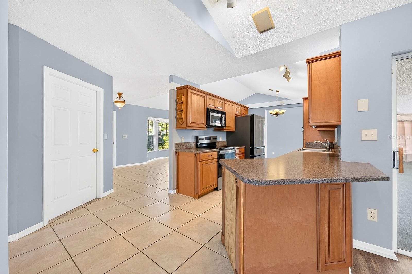Open kitchen is the in the perfect location at the heart of the home. - 32919 INDIAN WOODS DR, LEESBURG
