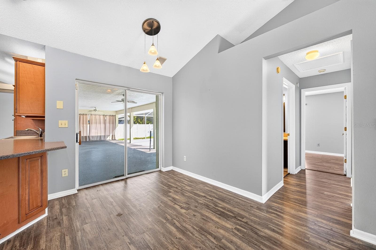 Breakfast nook off the kitchen for casual dining. - 32919 INDIAN WOODS DR, LEESBURG